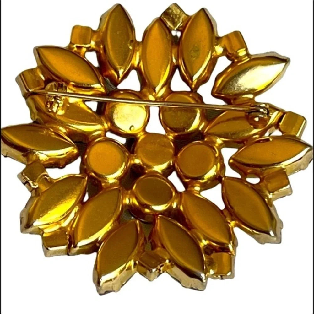 Vintage Aurora Borealis Rhinestone Brooch **EUC** - Picture 2 of 5